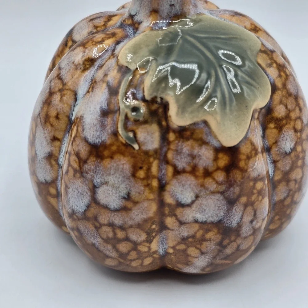 Speckled Ceramic Pumpkin With Leaf For Your‎ Fall Or Halloween Decor 4.25